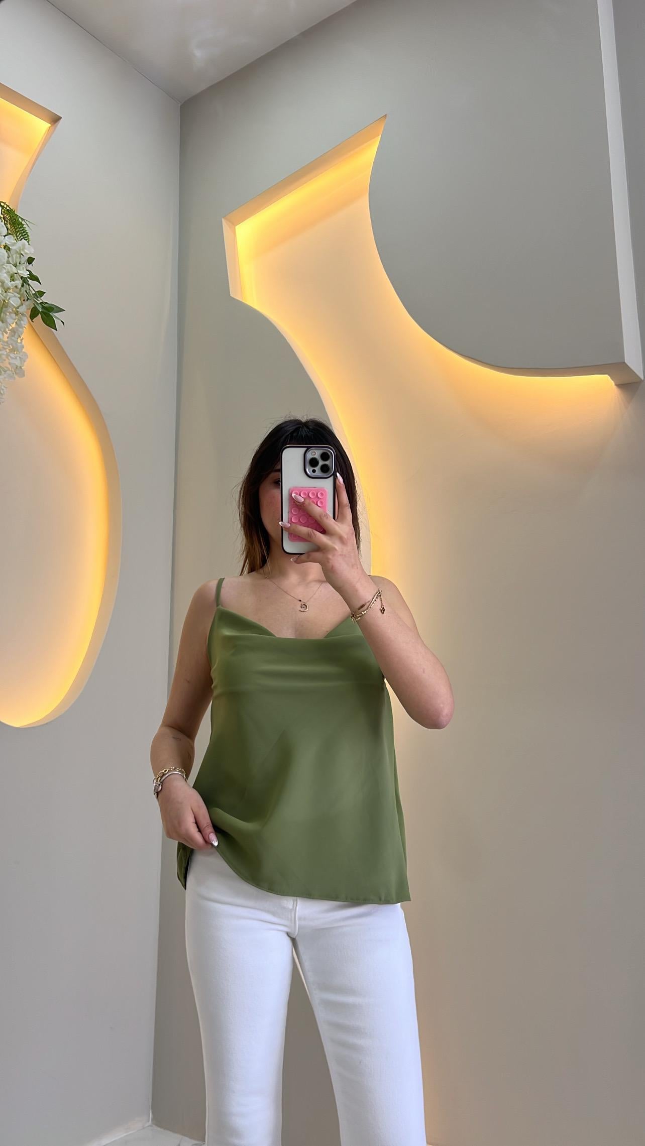 Yeşil Askılı Degaje Yaka Bluz