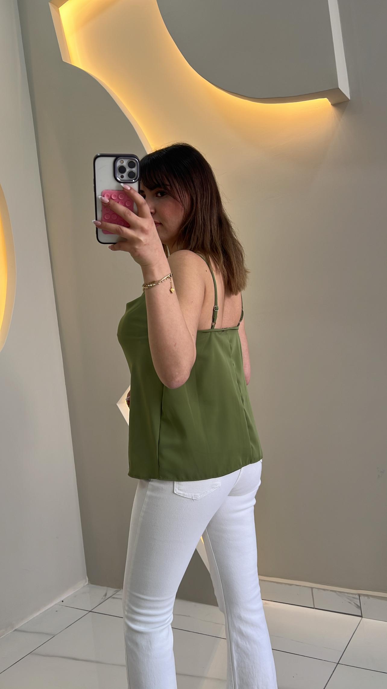 Yeşil Askılı Degaje Yaka Bluz