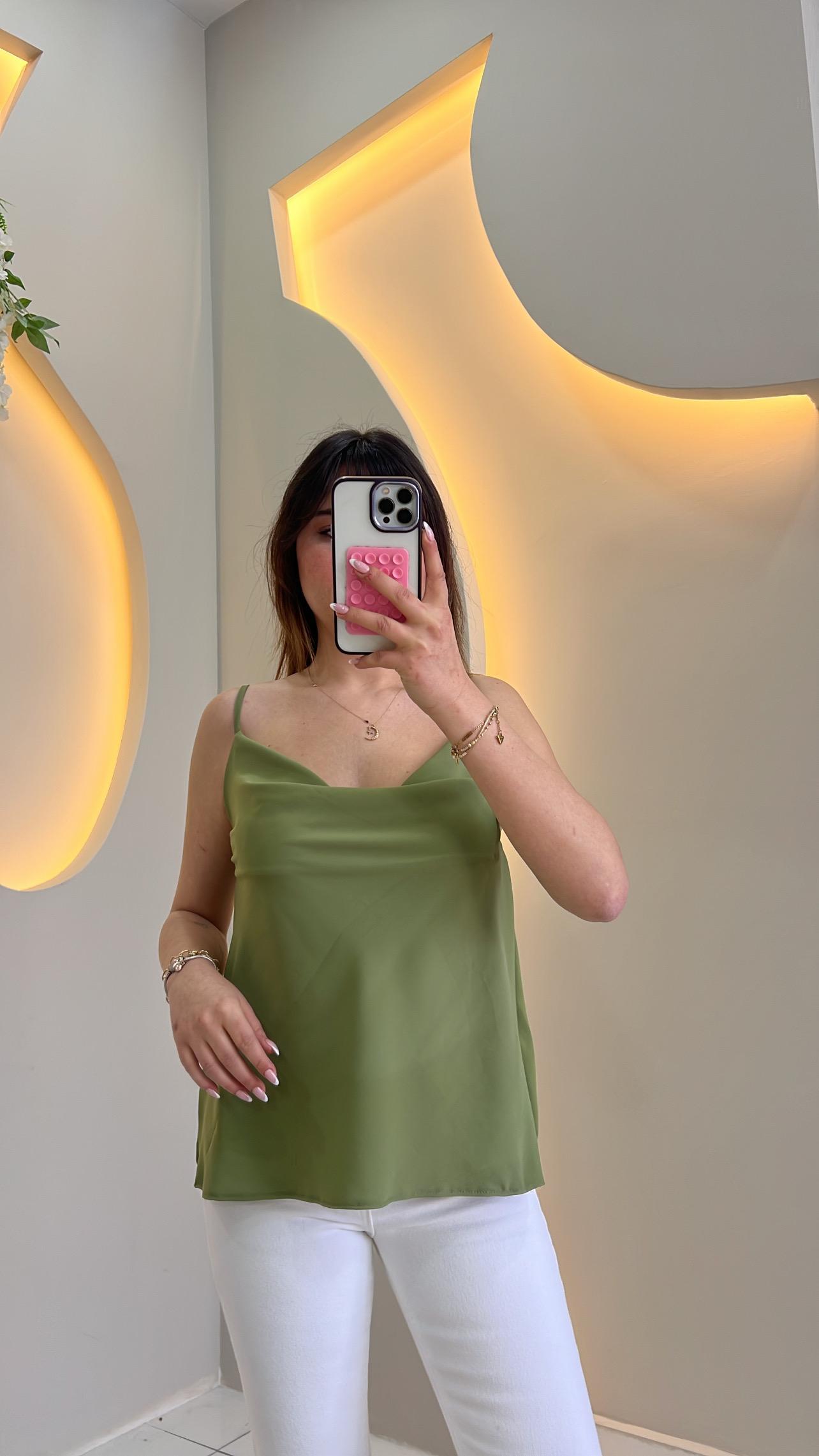 Yeşil Askılı Degaje Yaka Bluz