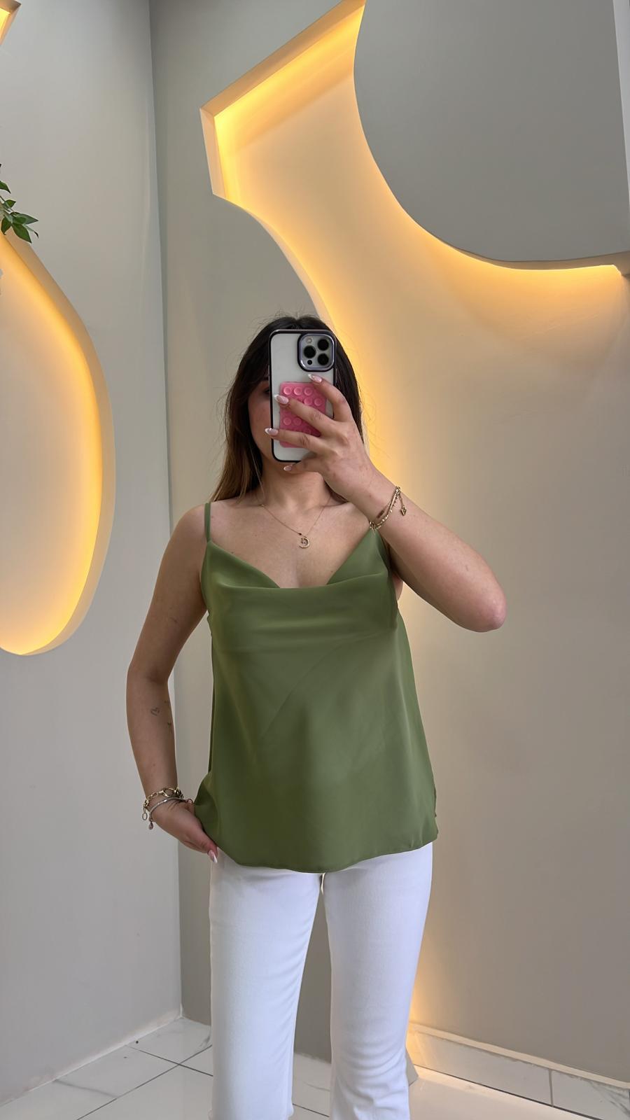 Yeşil Askılı Degaje Yaka Bluz