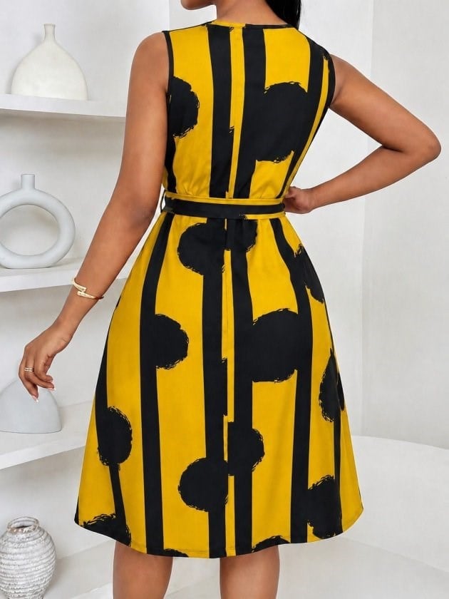 Kadın Kolsuz V Yakalı Beli Kuşaklı Desenli Kısa Süprem Elbise