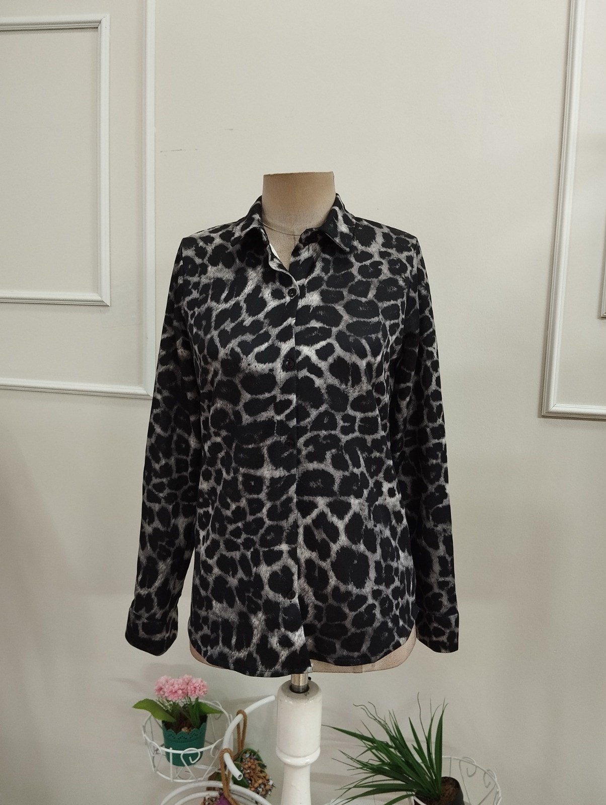 Kadın Uzun Kollu Yakalı önden Düğmeli Leopar Desenli Modal Gömlek Bluz