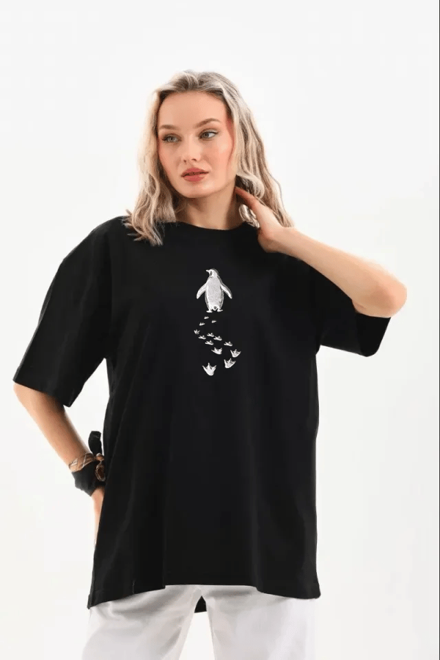 Nihilist Penguen Temalı Oversize Bisiklet Yaka Tişört - Siyah