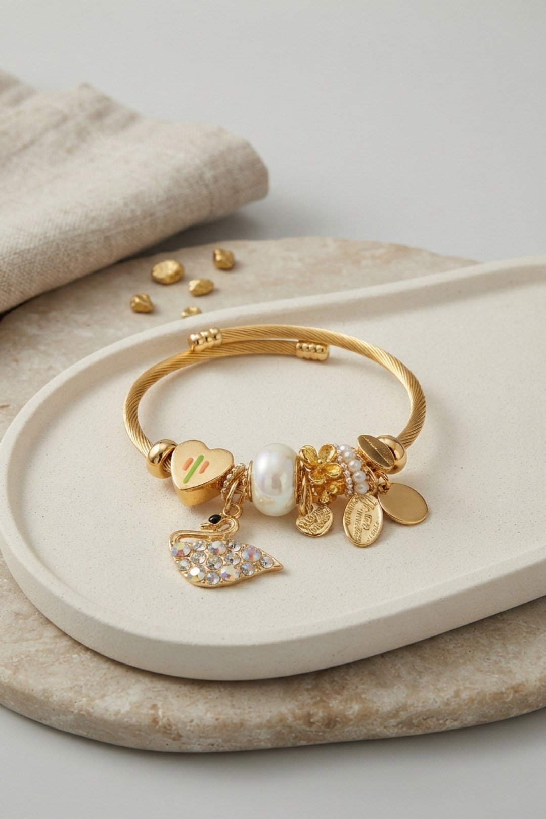 Swan Model Charmlı Bileklik