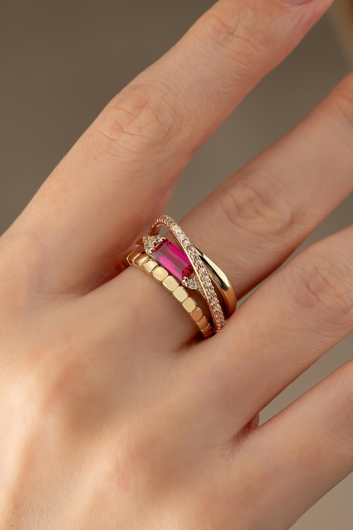 pembe-baget-tas-detayli-yuzuk--db-bb0.jpg