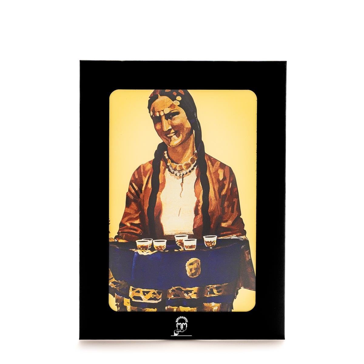 Retro Koleksiyon  Metal Levha 'Kahve Sunan Kadın'