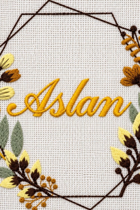 Kişiye Özel İsim Nakışlı Botanik Kasnak Kapı Süsü – 26 cm