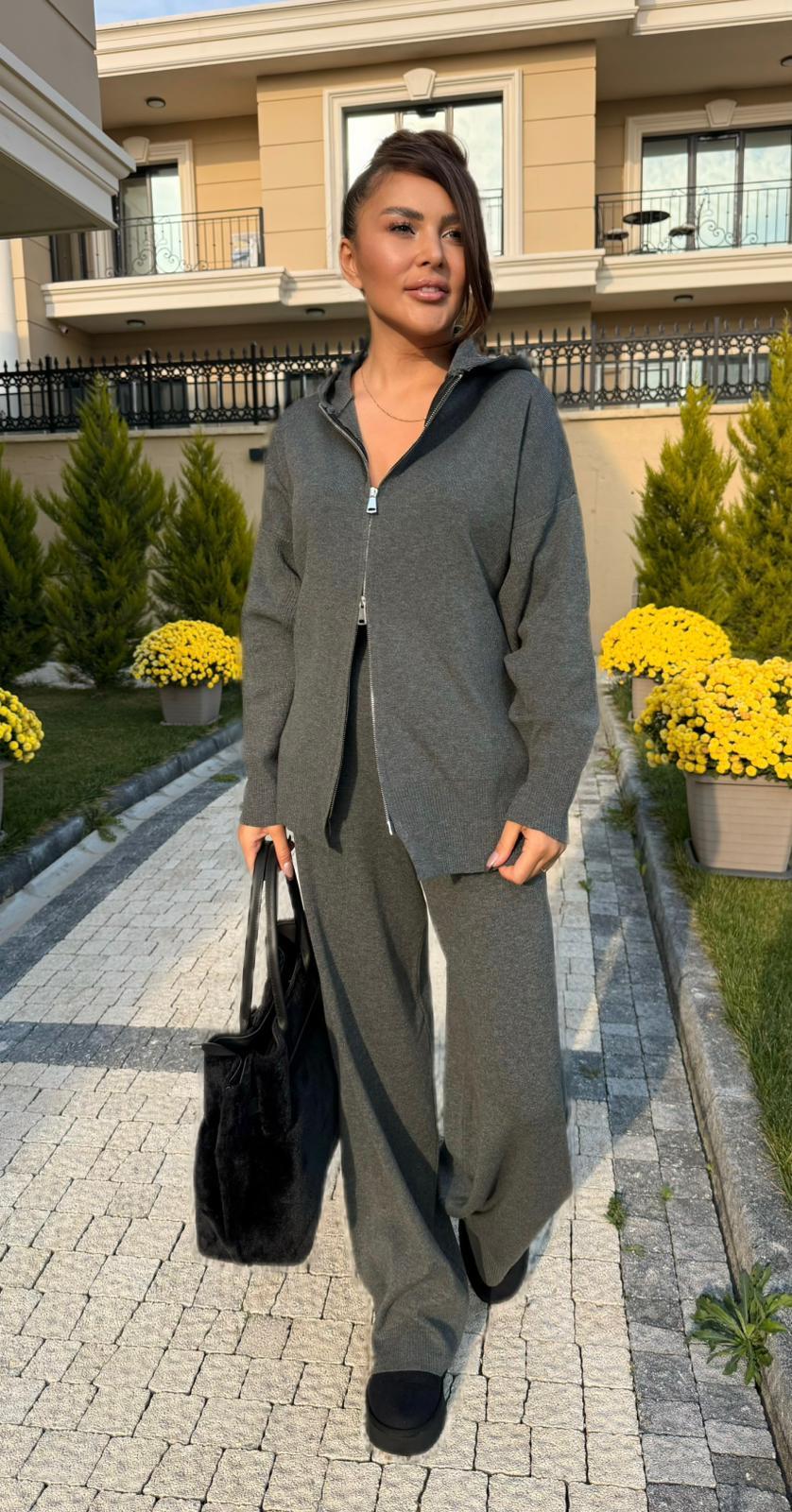 KAPÜŞONLU TAKIM