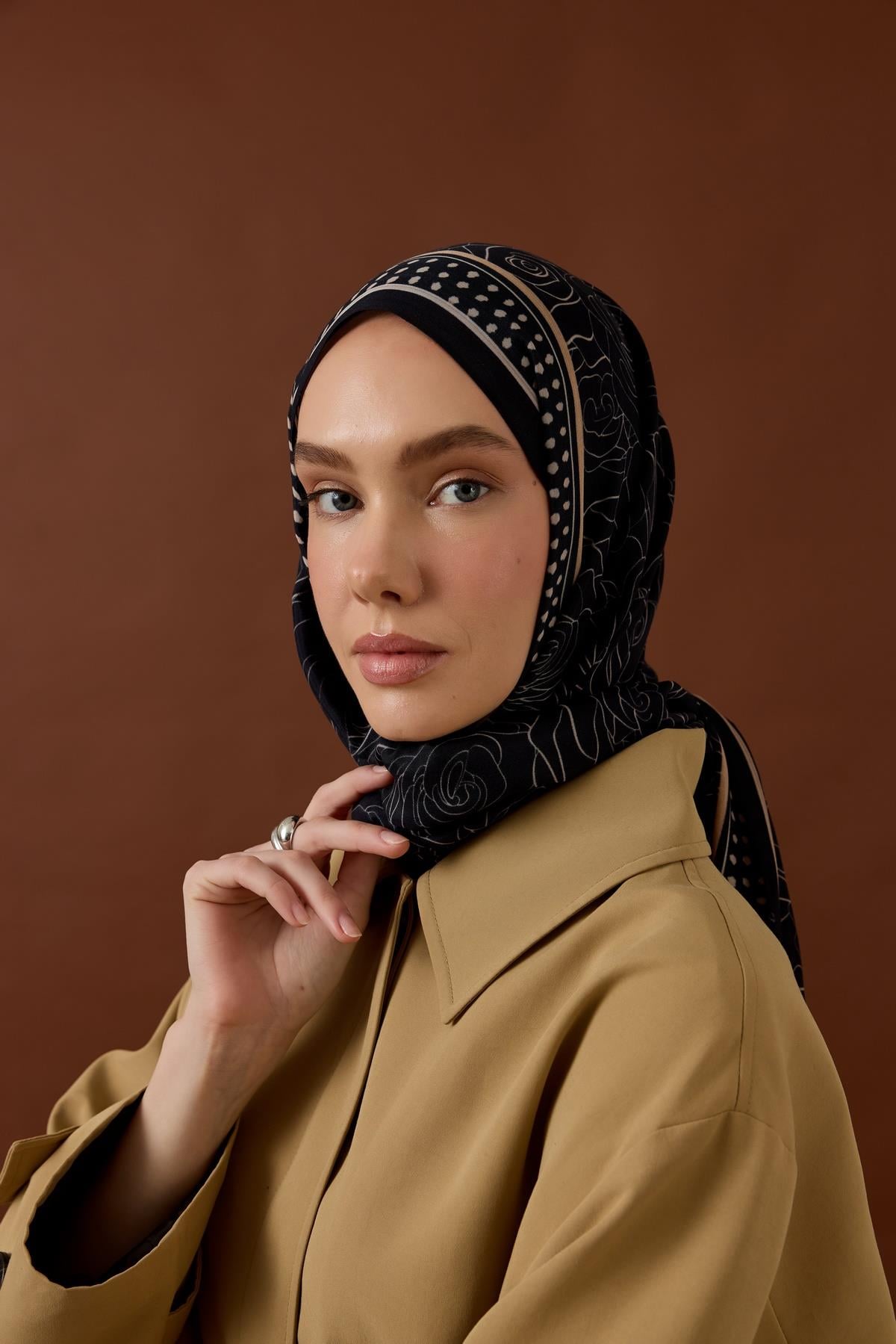 ELARA DESEN ŞAL-SİYAH