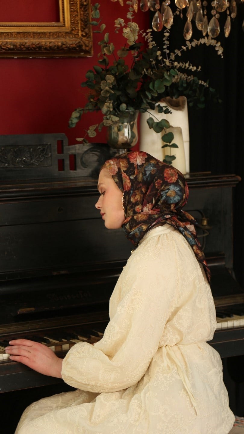 SECRET GARDEN DESEN EŞARP SİYAH