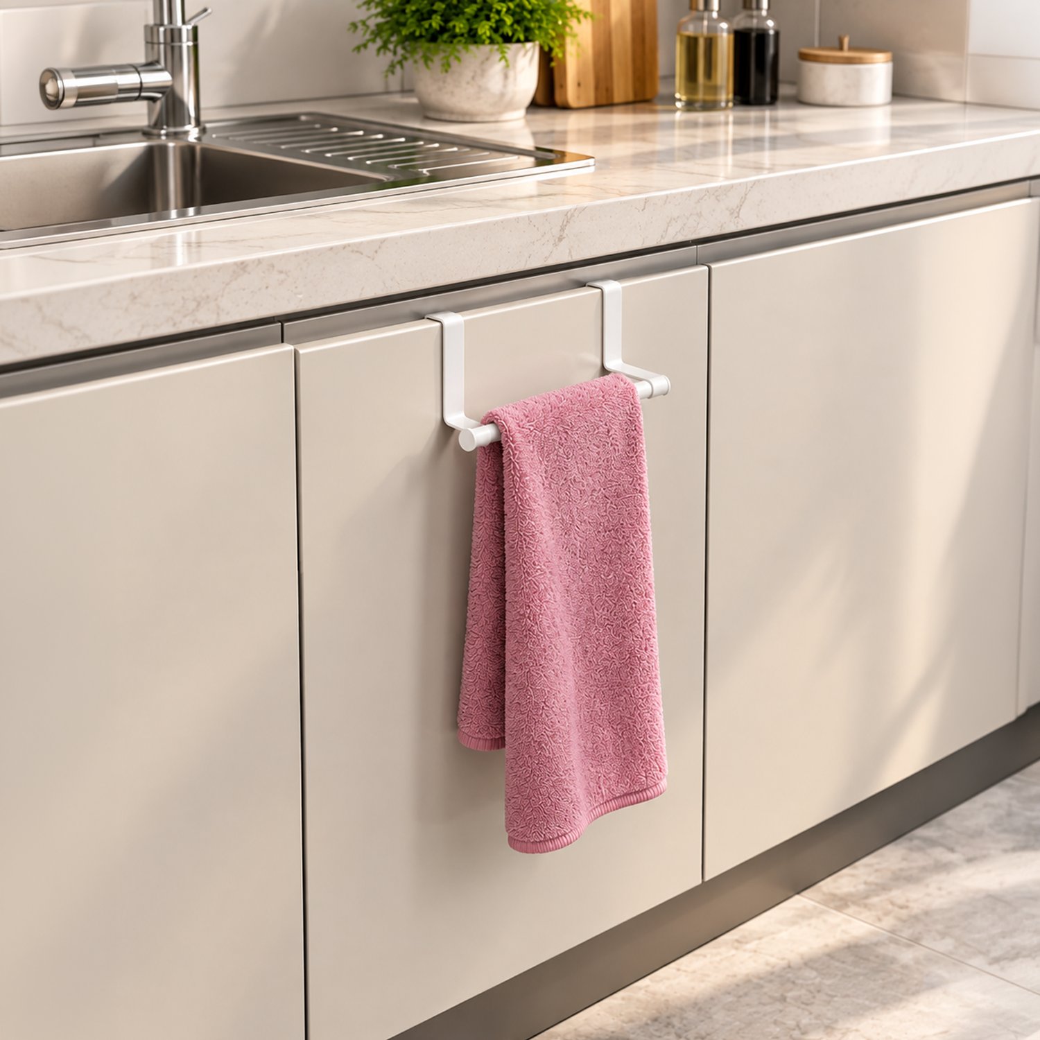 Decorelax Dolap Kapağına Geçmeli Metal Havlu Askılı Organizer Beyaz – Delmesiz Dolap İçi & Dışı Mutfak Banyo Düzenleyici Raf