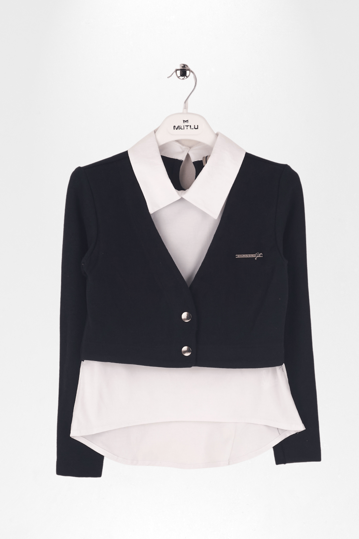 AKSESUARLI KIZ OKUL GÖMLEK