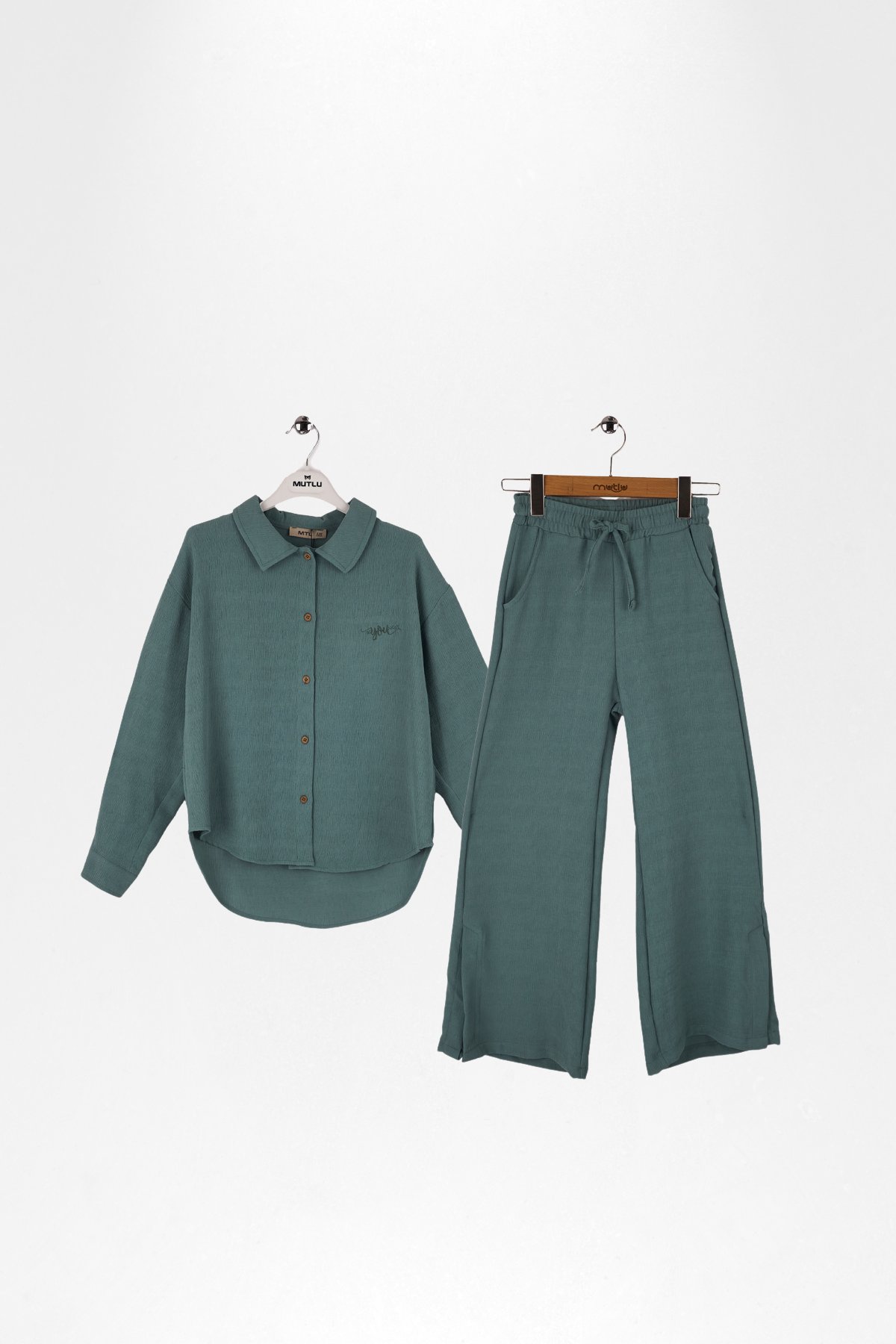 PANTOLONU YIRTMAÇLI KIZ ALT ÜST TAKIM