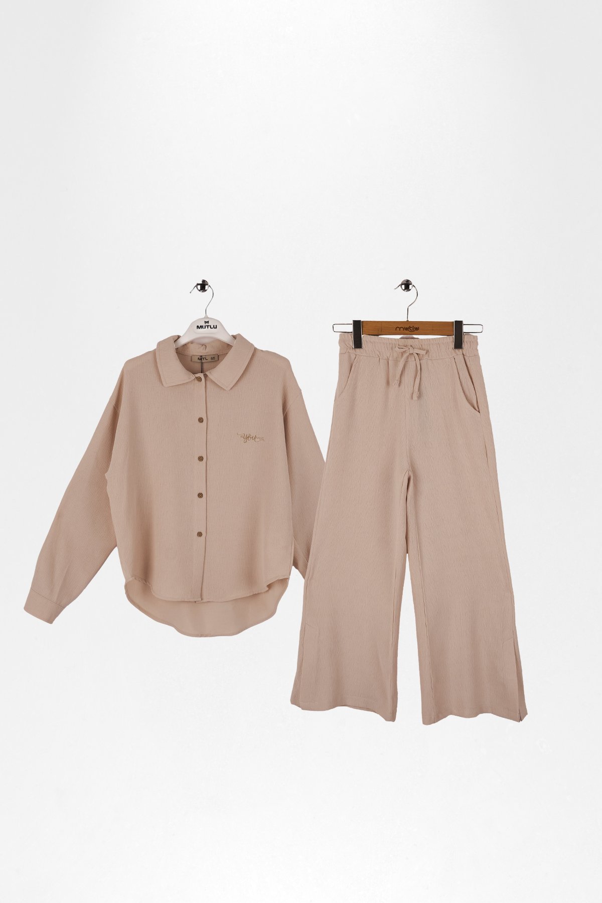 PANTOLONU YIRTMAÇLI KIZ ALT ÜST TAKIM