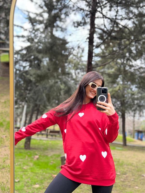 KALP BASKILI KIRMIZI İPLİK SWEATSHİRT