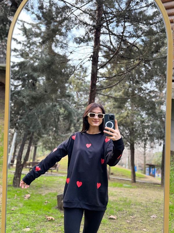 KALP BASKILI SİYAH İPLİK SWEATSHİRT
