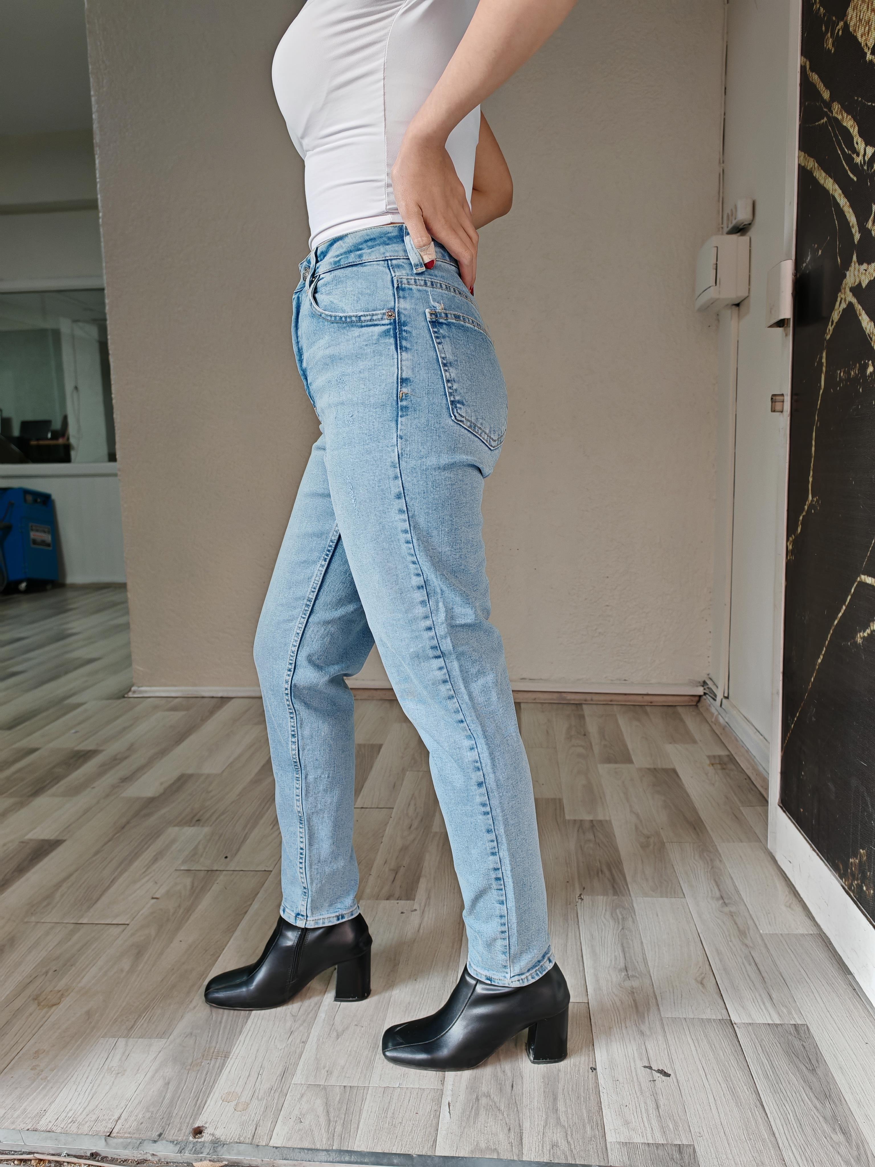 taşlama detaylı buz mavi mom jean kadın pantolon