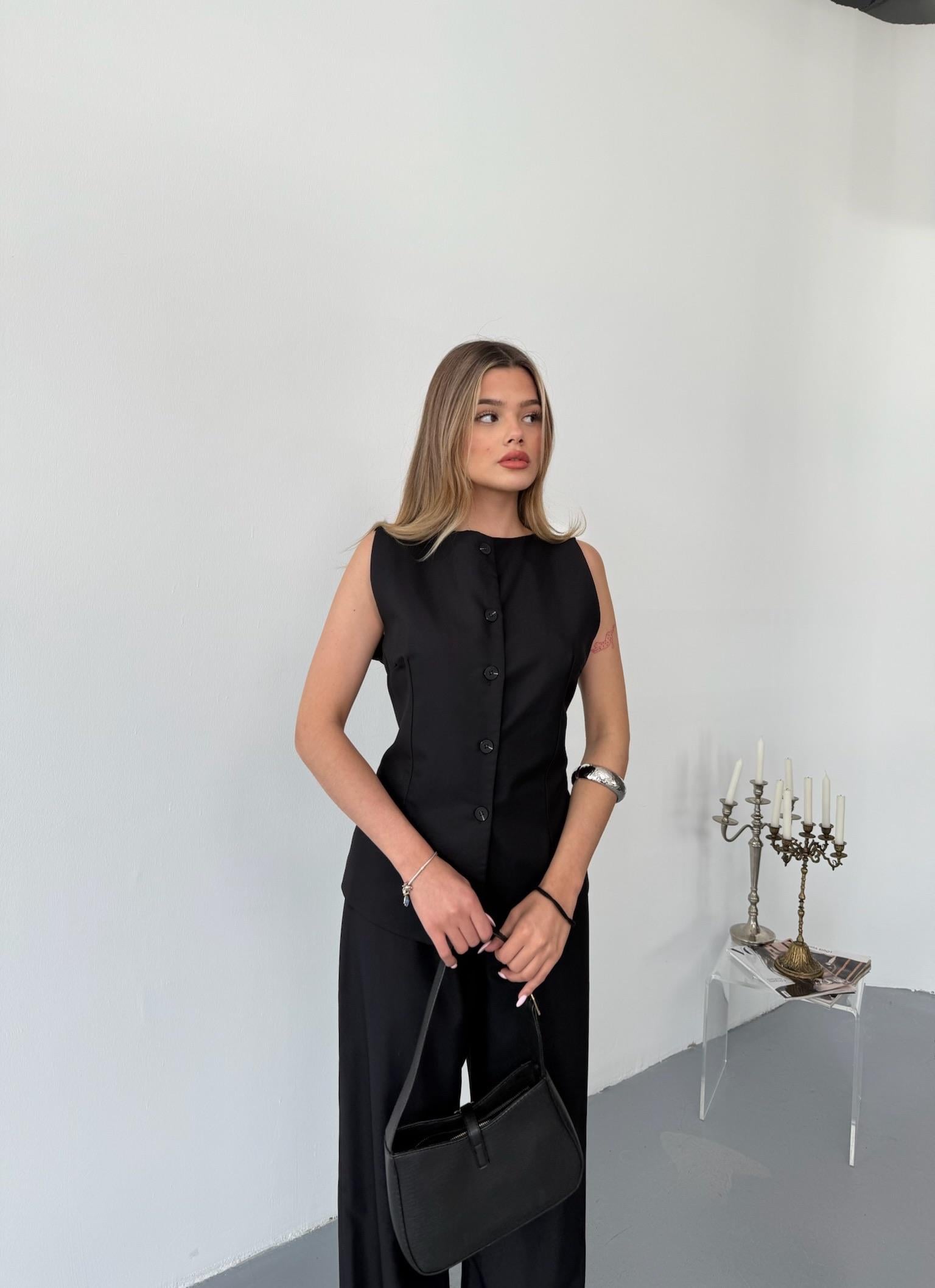 Bel Kısmı Bağlamalı Alt Üst Takım 