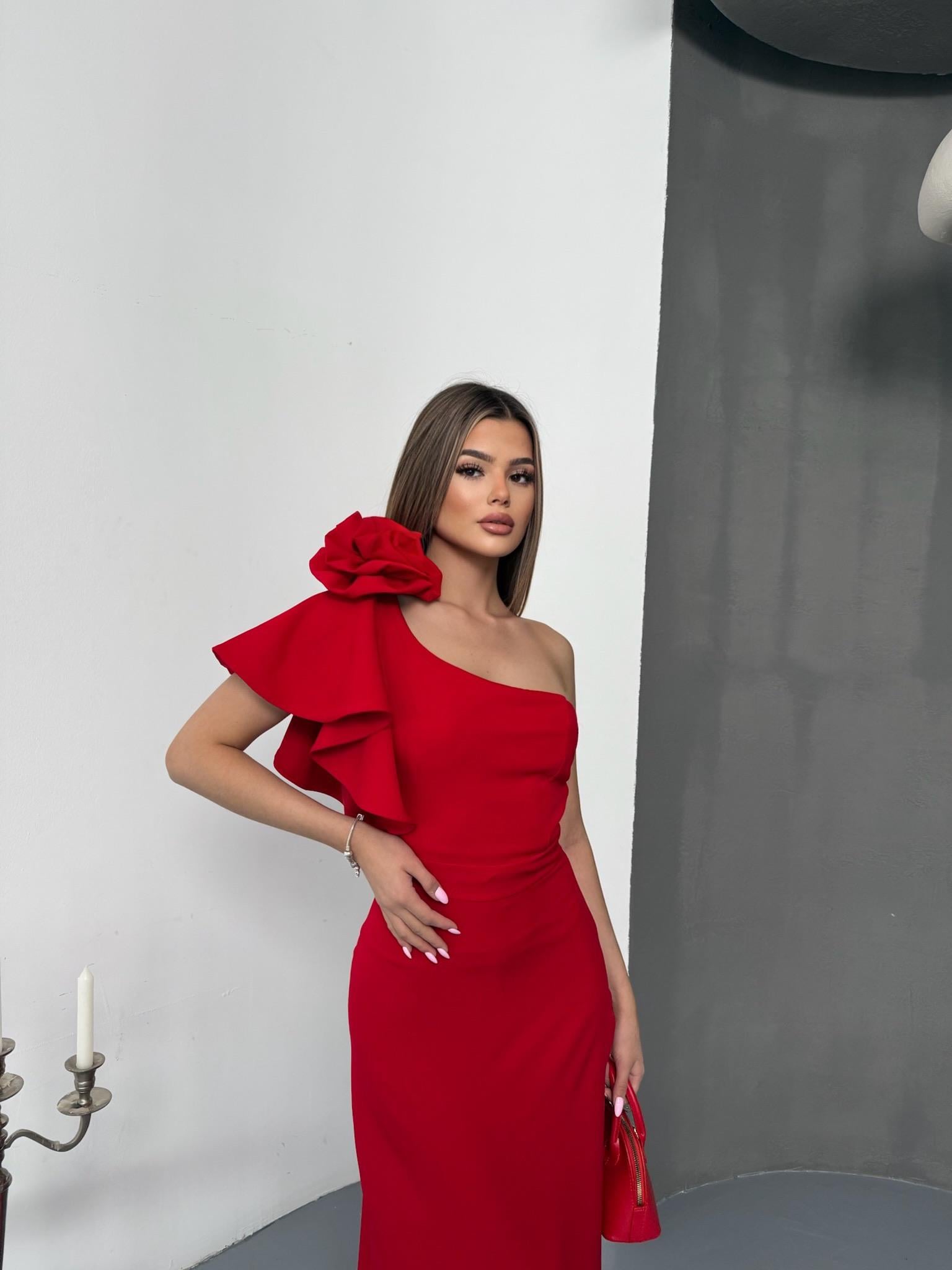 Gül Detaylı Uzun Yırtmaçlı Tek Omuz Şık Elbise