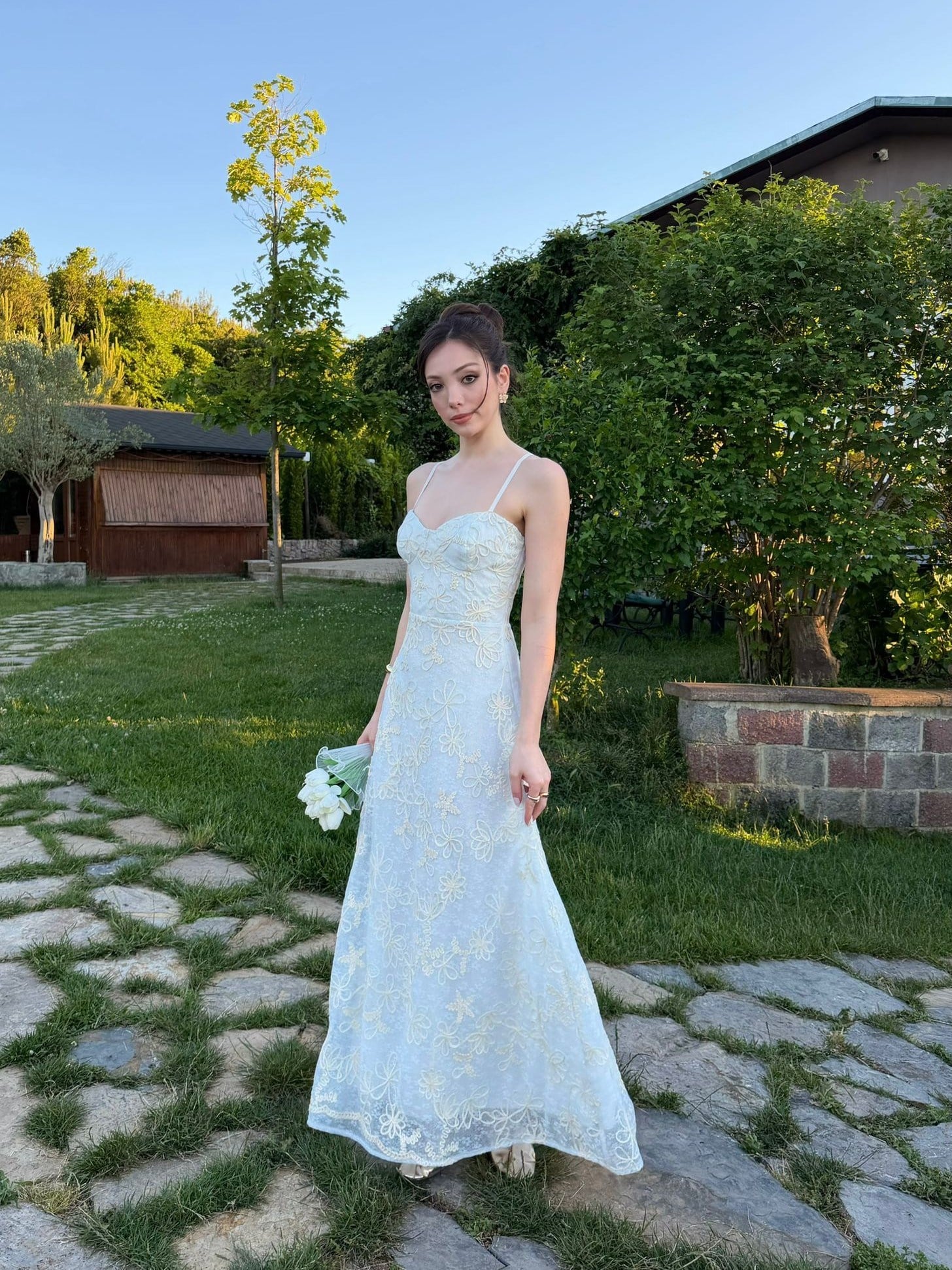 Modern Kesim, Özel Floral Nakış İşlemeli Askılı Elbise NVM-20488