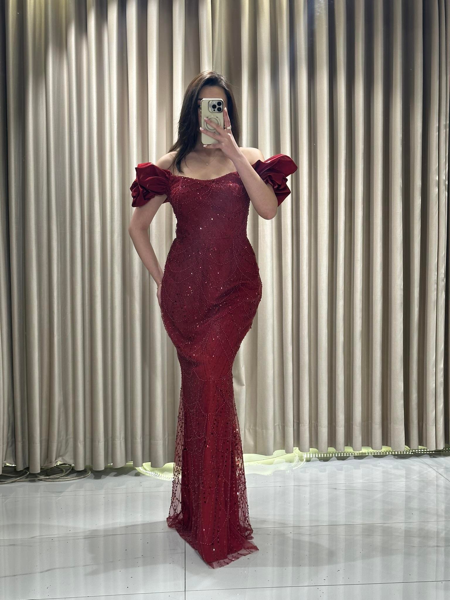 Bordo Kayık Yaka Boncuk İşlemeli Balık Model Abiye Elbise | Kaleiçi Yıldızlar