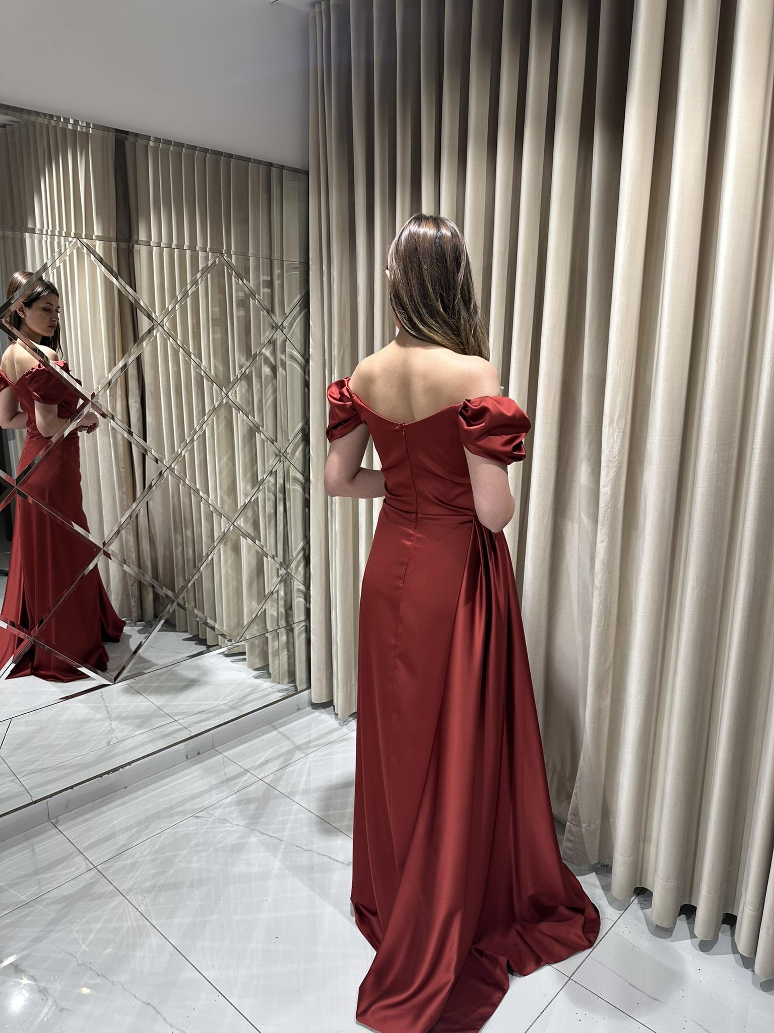Kayık Yaka Düşük Kol Önü Drapeli Yırtmaçlı Yandan Pelerinli Balık  Abiye En4858 4858