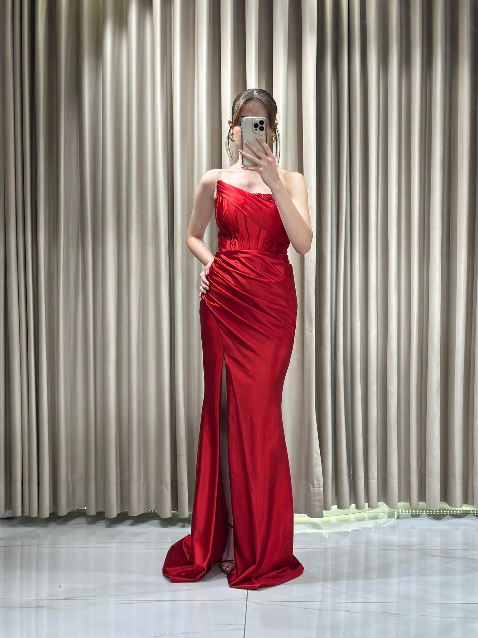 Kırmızı Balık Model Taşlı Abiye Elbise | Kaleiçi Yıldızlar