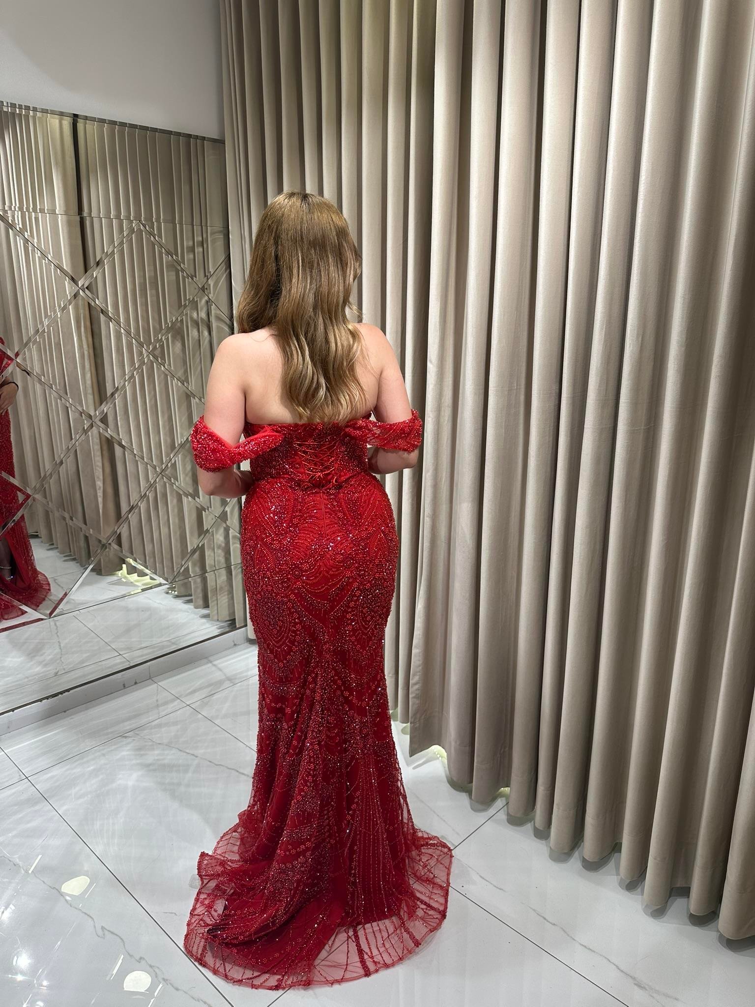 Kırmızı Çift Yaka Balık Model Taşlı Abiye Elbise | Kaleiçi Yıldızlar