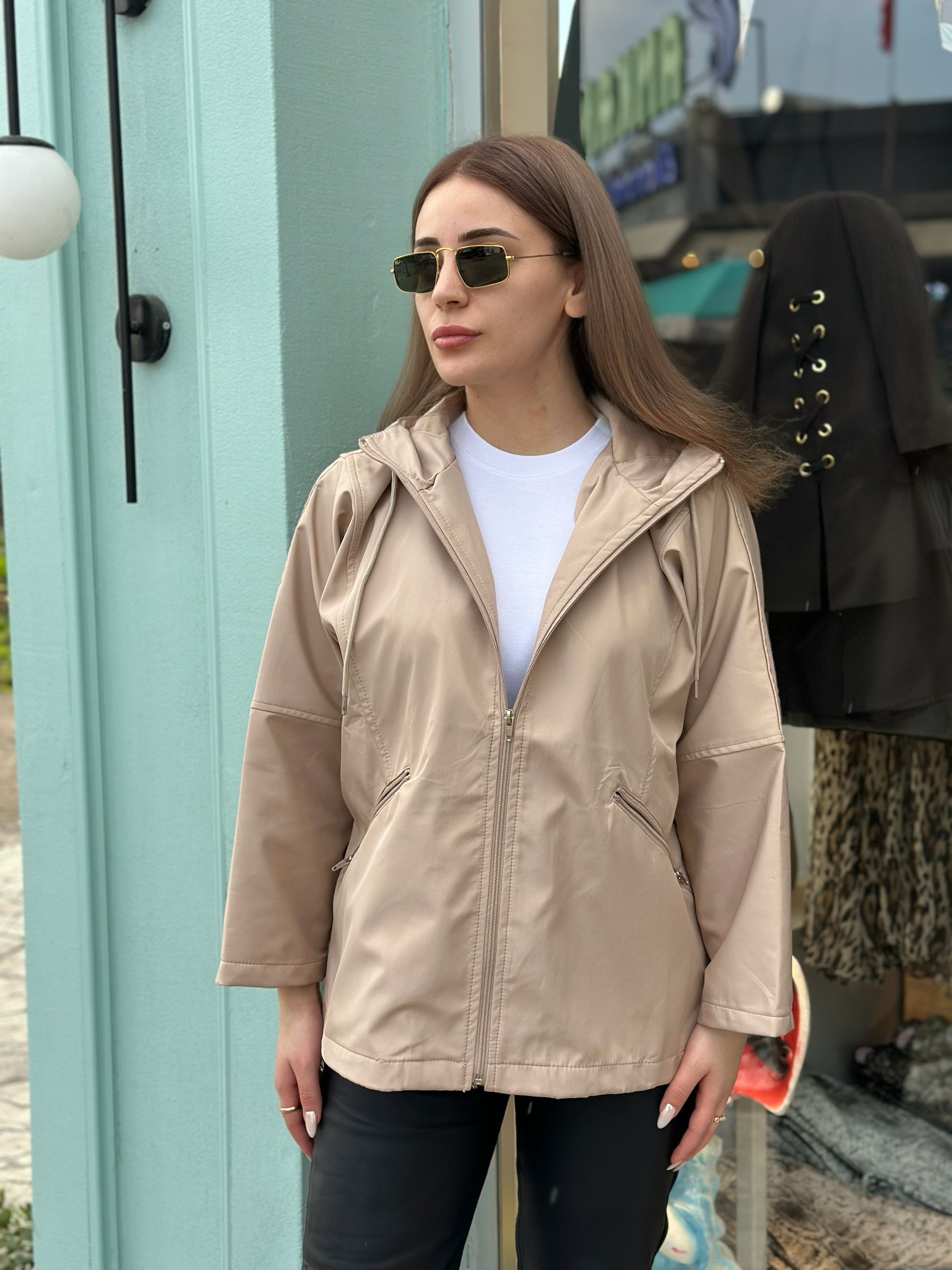 Bej Kapüşonlu Yağmurluk