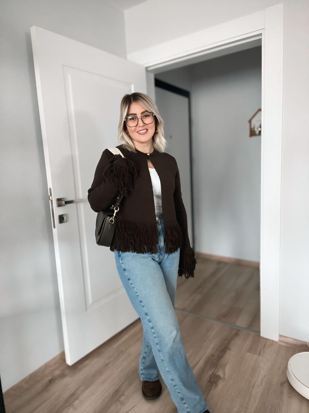 Kahve Püsküllü Hırka