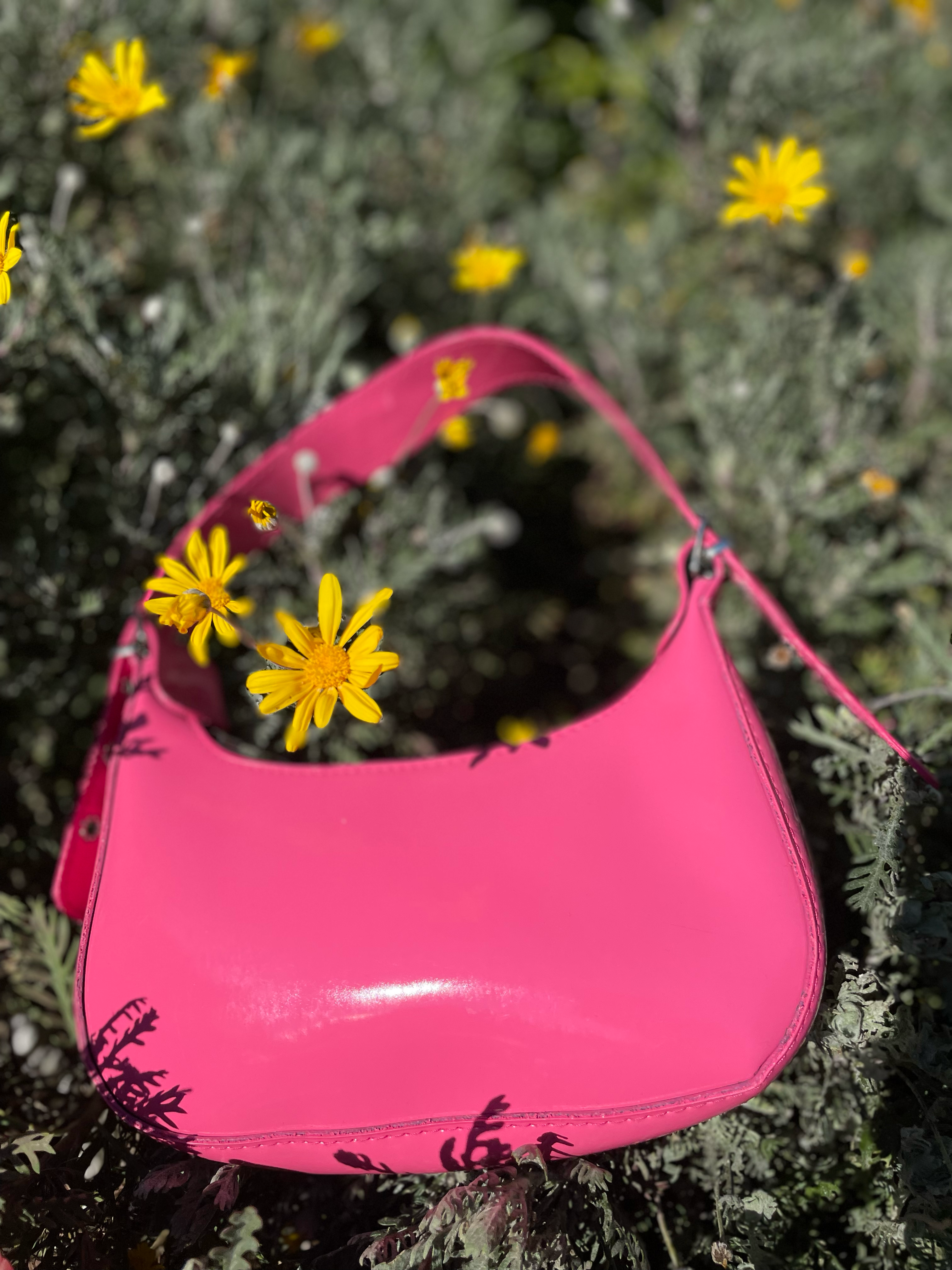 Pembe parlak çanta