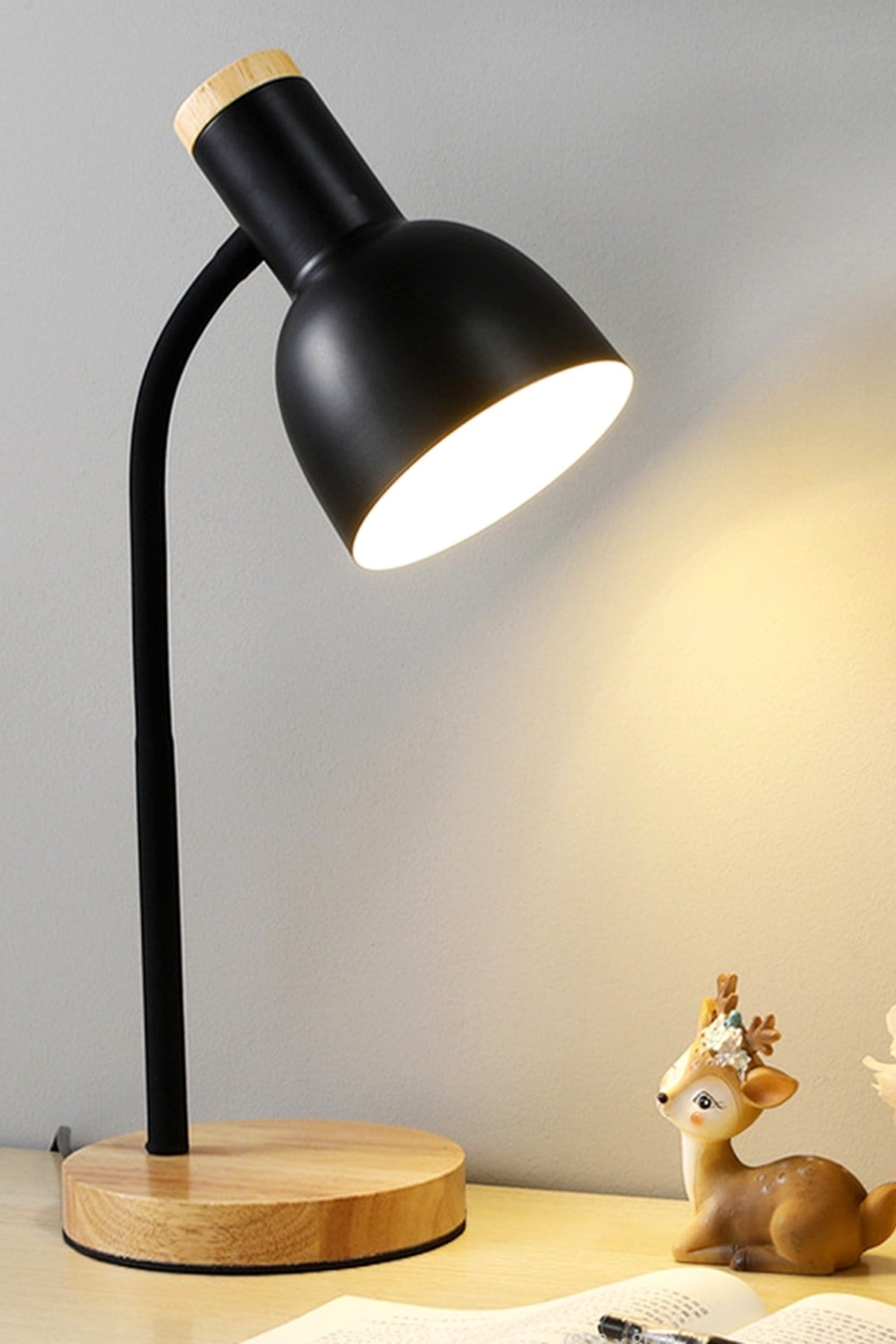 USB LED Masa Lambası Siyah Ahşap Tabanlı Modern Dekoratif, Şık Esnek Boyunlu Ofis ve Çalışma Lambası