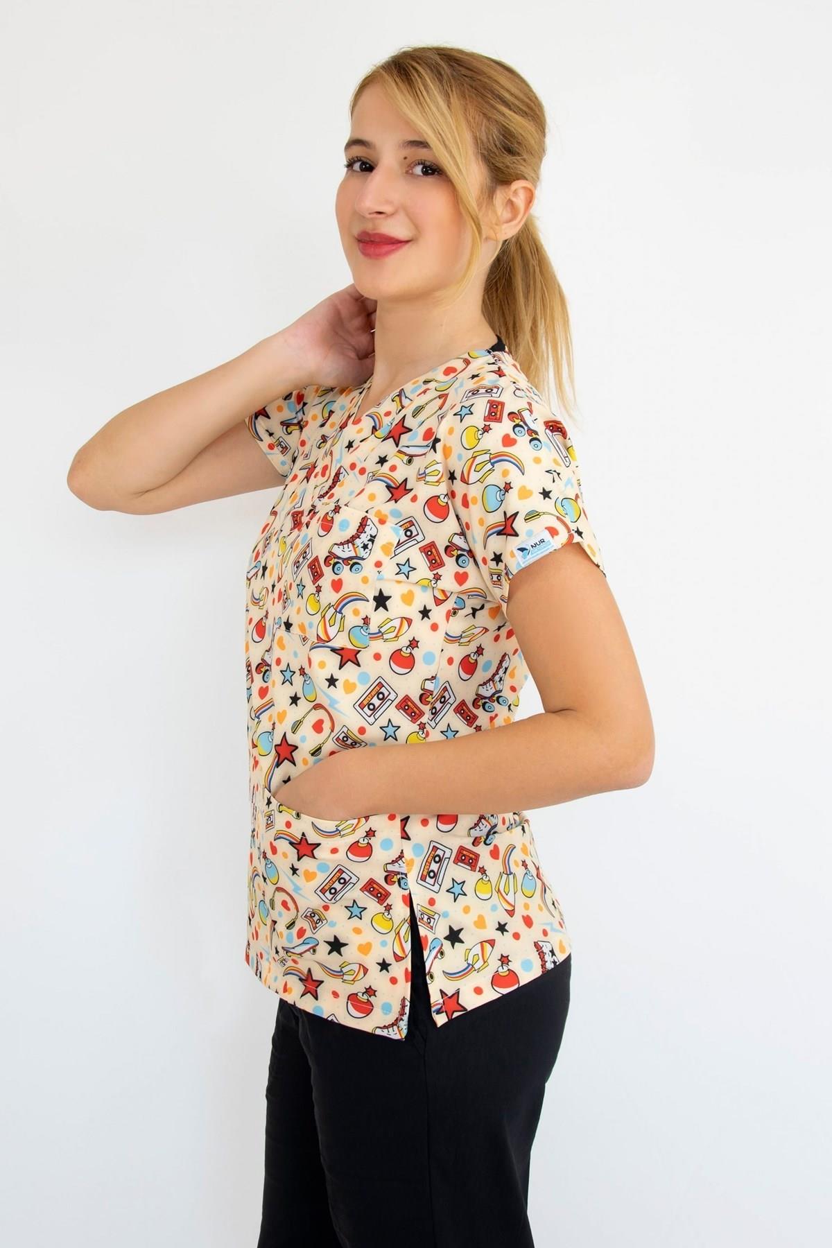 90'lar Desenli Likralı Doktor Hemşire Cerrahi Scrubs Üniforma Takım-Nur Medikal Giyim