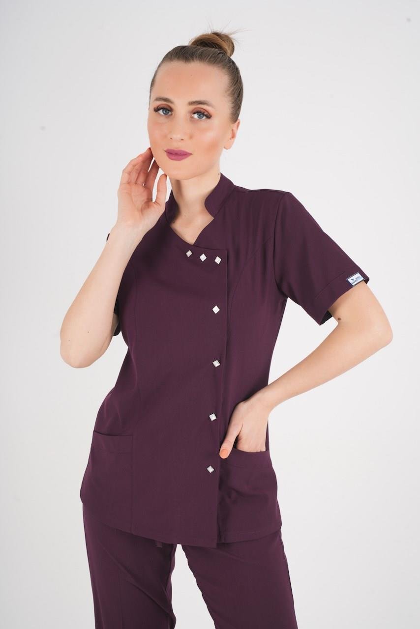 Aylu Model Soft Likra Mürdüm Doktor Hemşire Hastane Scrubs Üniforma Takımı-Nur Medikal Giyim