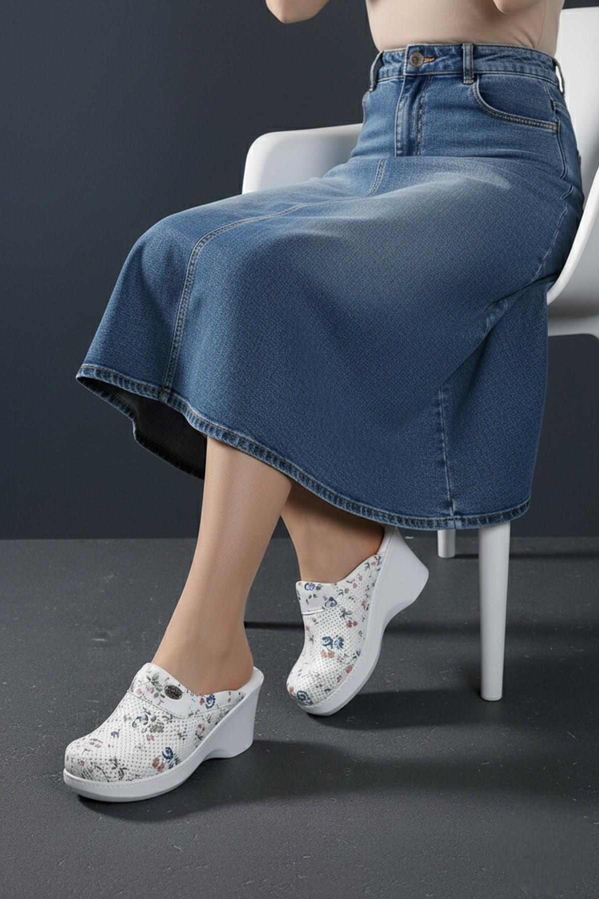 Beyaz Çiçekli Delikli Dolgu Topuklu Kadın Sabo Ortopedik Hemşire Doktor Aşçı Günlük Terlik-Nur Ortopedi