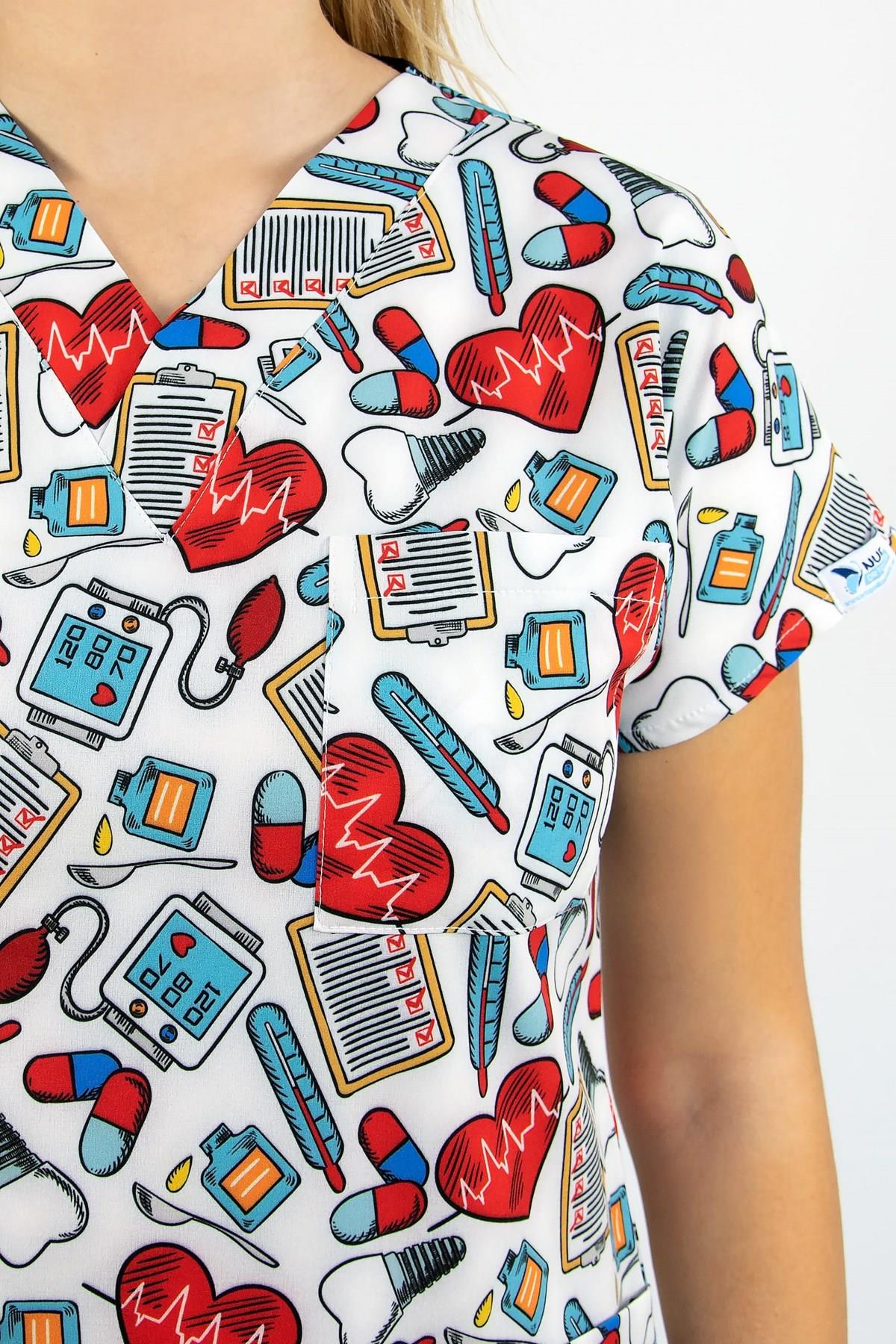 Beyaz İlk Yardım Desenli Likralı Doktor Hemşire Hastane Cerrahi Tek Üst Forma-Nur Medikal Giyim