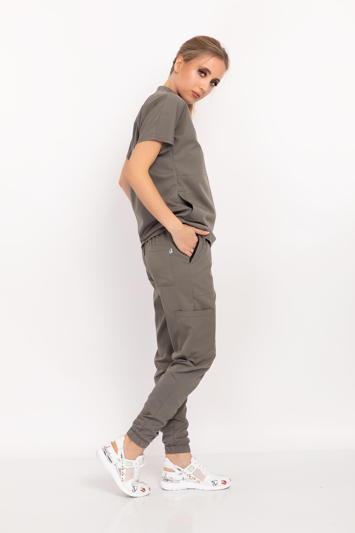 Çağla Model Elit Likra Zeytin Yeşili Renk Medikal Üniforma Scrubs-Nur Medikal Giyim