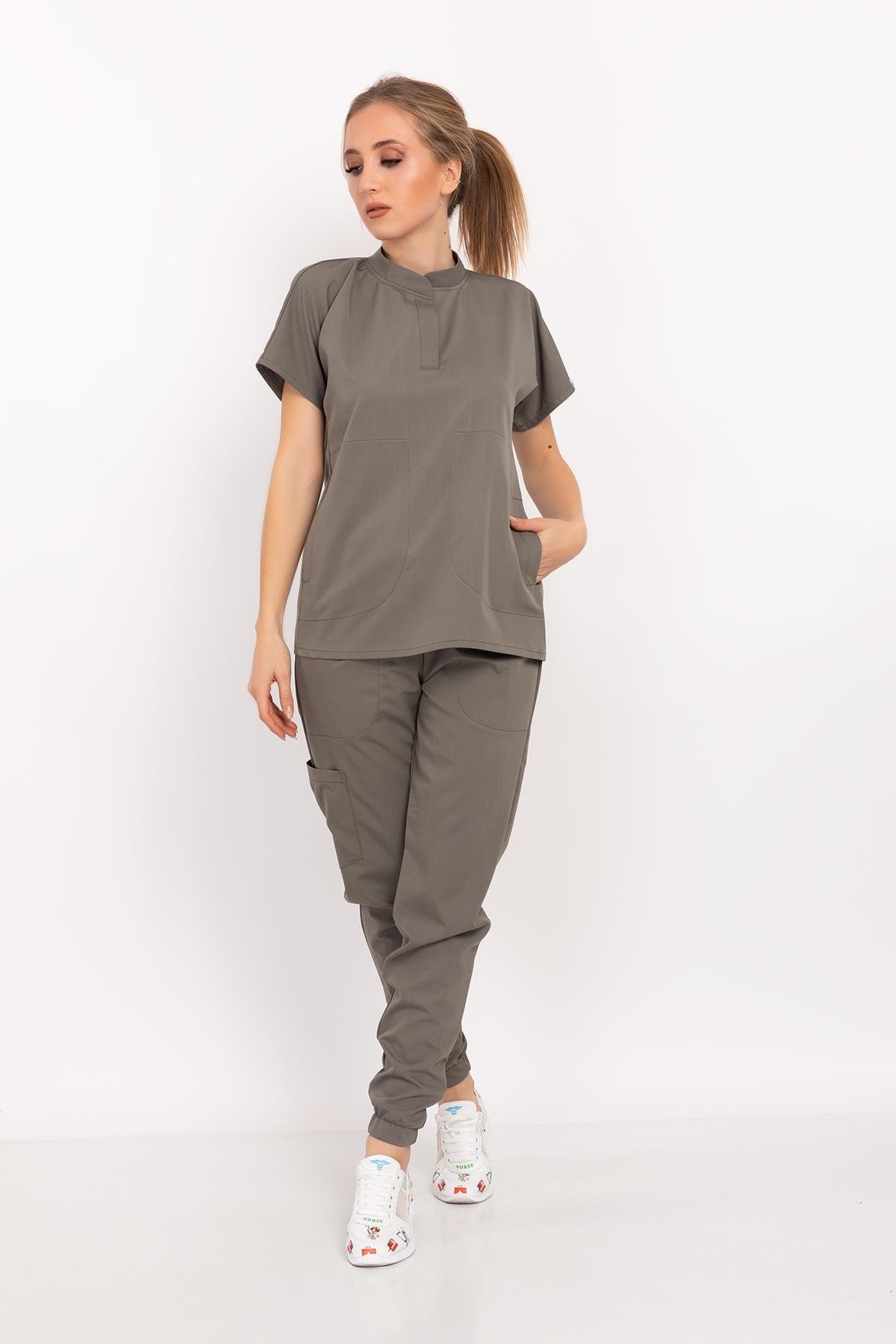 Çağla Model Elit Likra Zeytin Yeşili Renk Medikal Üniforma Scrubs-Nur Medikal Giyim
