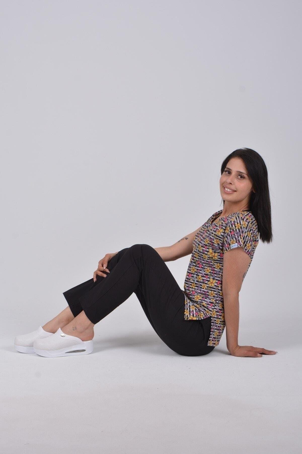 Çizgili Papatya Desenli Likralı Alt Üst Takım-Nur Medikal Giyim