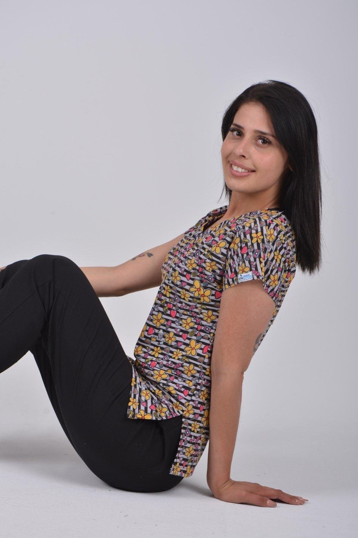 Çizgili Papatya Desenli Likralı Üst Doktor Hemşire Hastane Forması-Nur Medikal Giyim