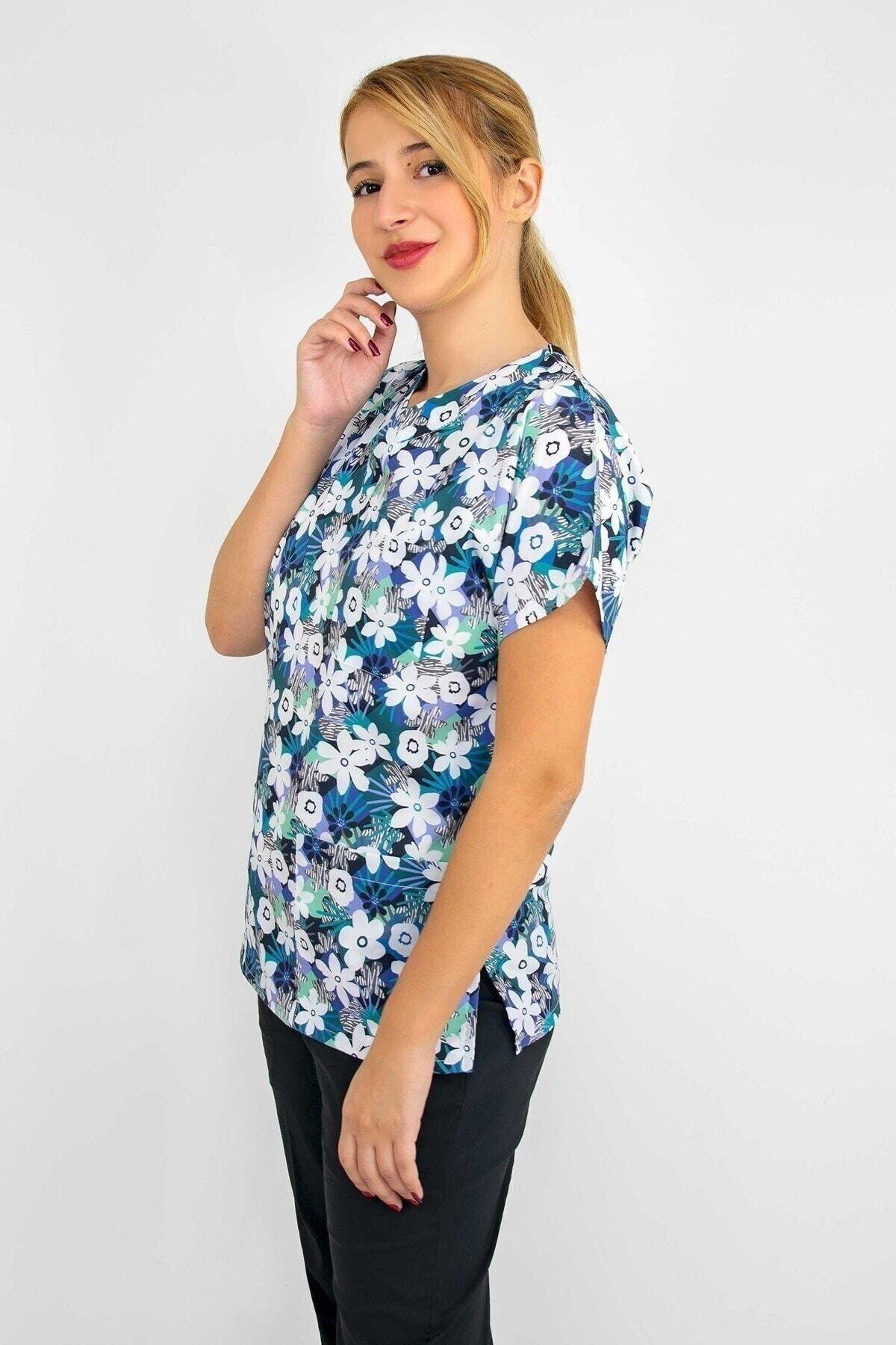 Doktor Cerrahi Hemşire Forması Beyaz Papatya Desenli Likralı Alt Üst Takım Forma Greys-Nur Medikal Giyim