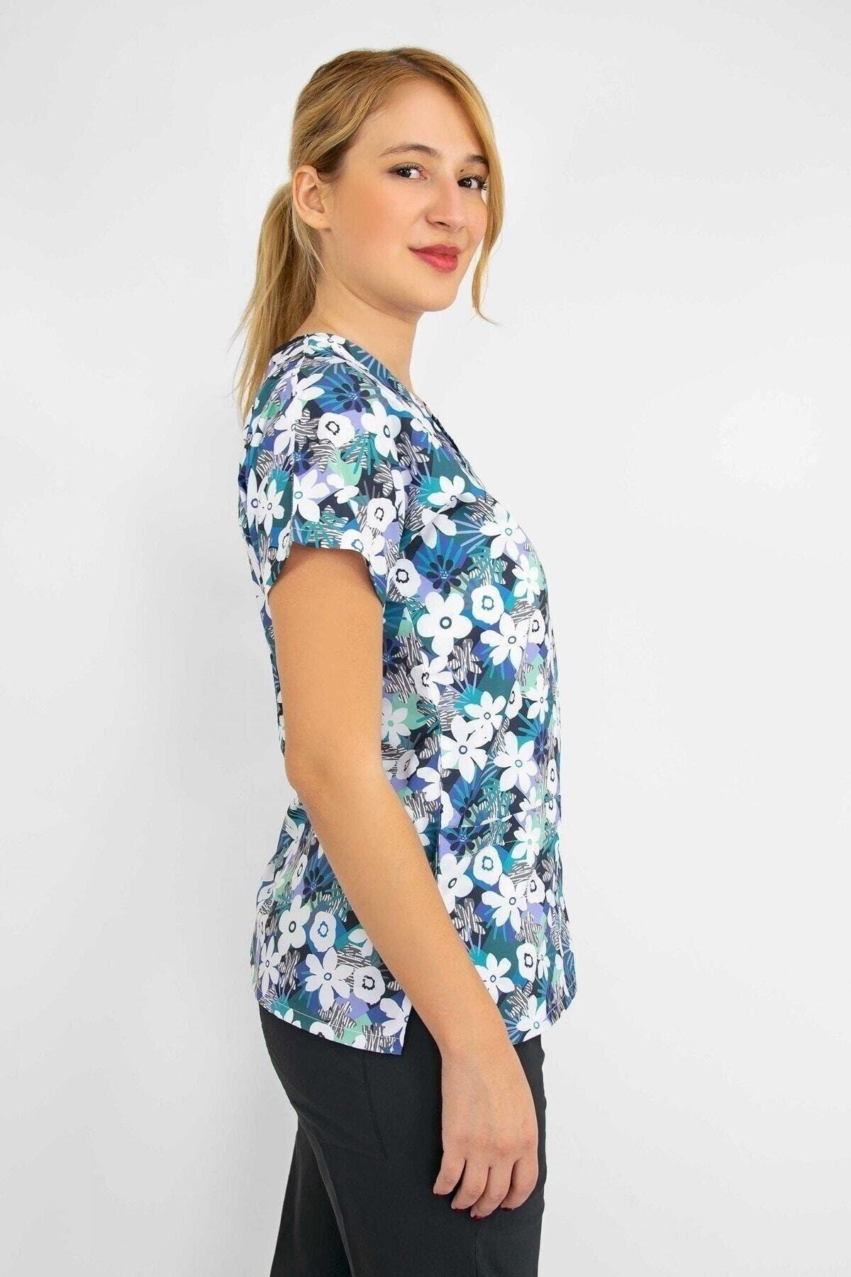 Doktor Cerrahi Hemşire Forması Beyaz Papatya Desenli Likralı Alt Üst Takım Forma Greys-Nur Medikal Giyim