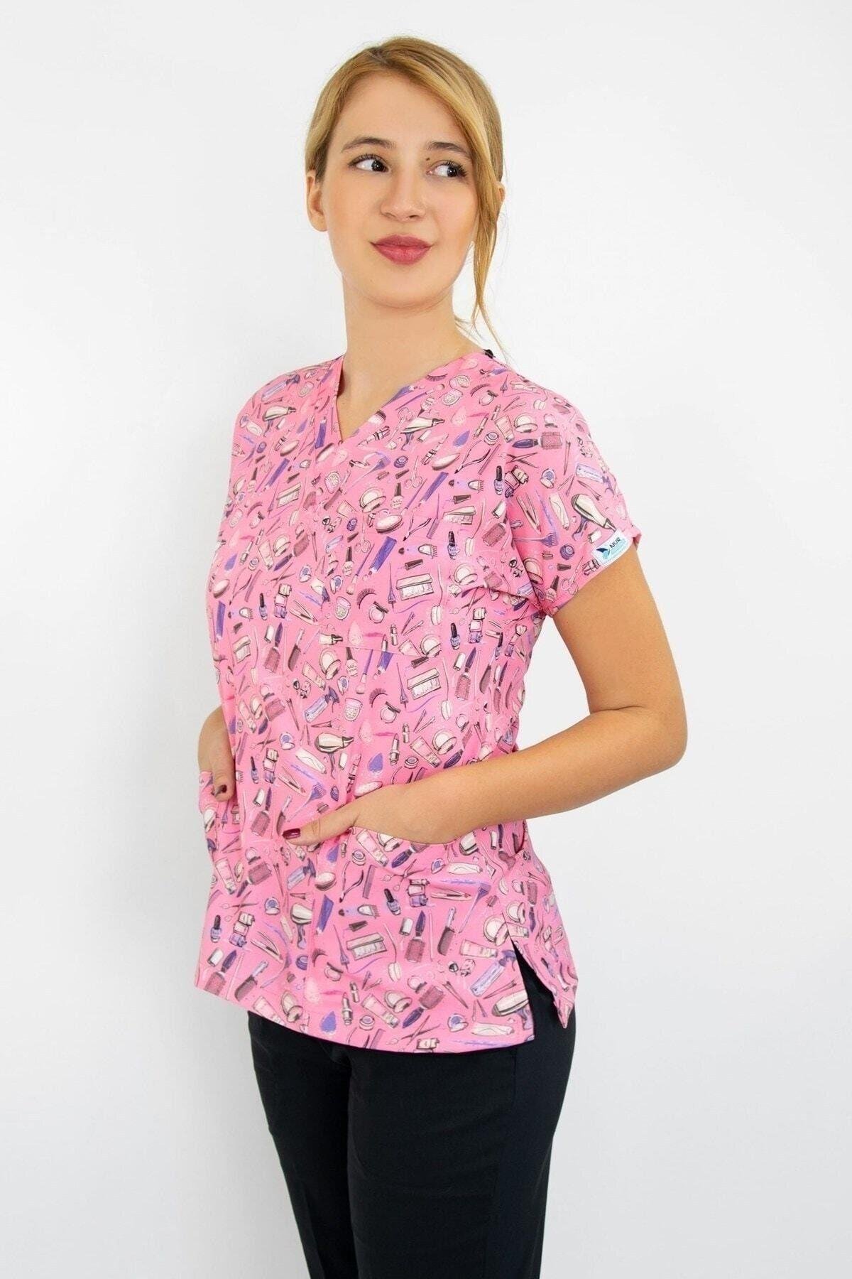 Doktor, Cerrahi Hemşire Forması Pembe Güzellik Desenli Likralı Tek Üst Forma, Greys-Nur Medikal Giyim