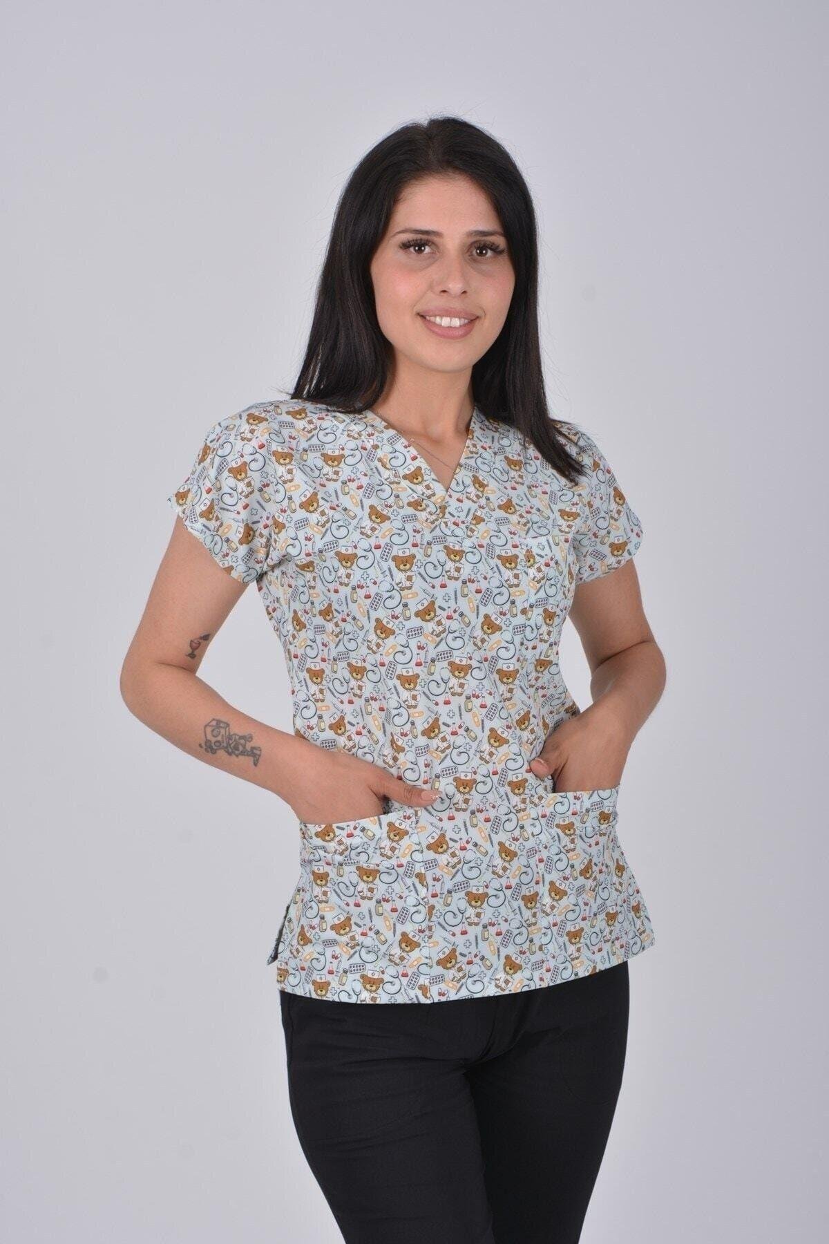 Gri Ayıcık Desenli Likralı Tek Üst Forma-Nur Medikal Giyim