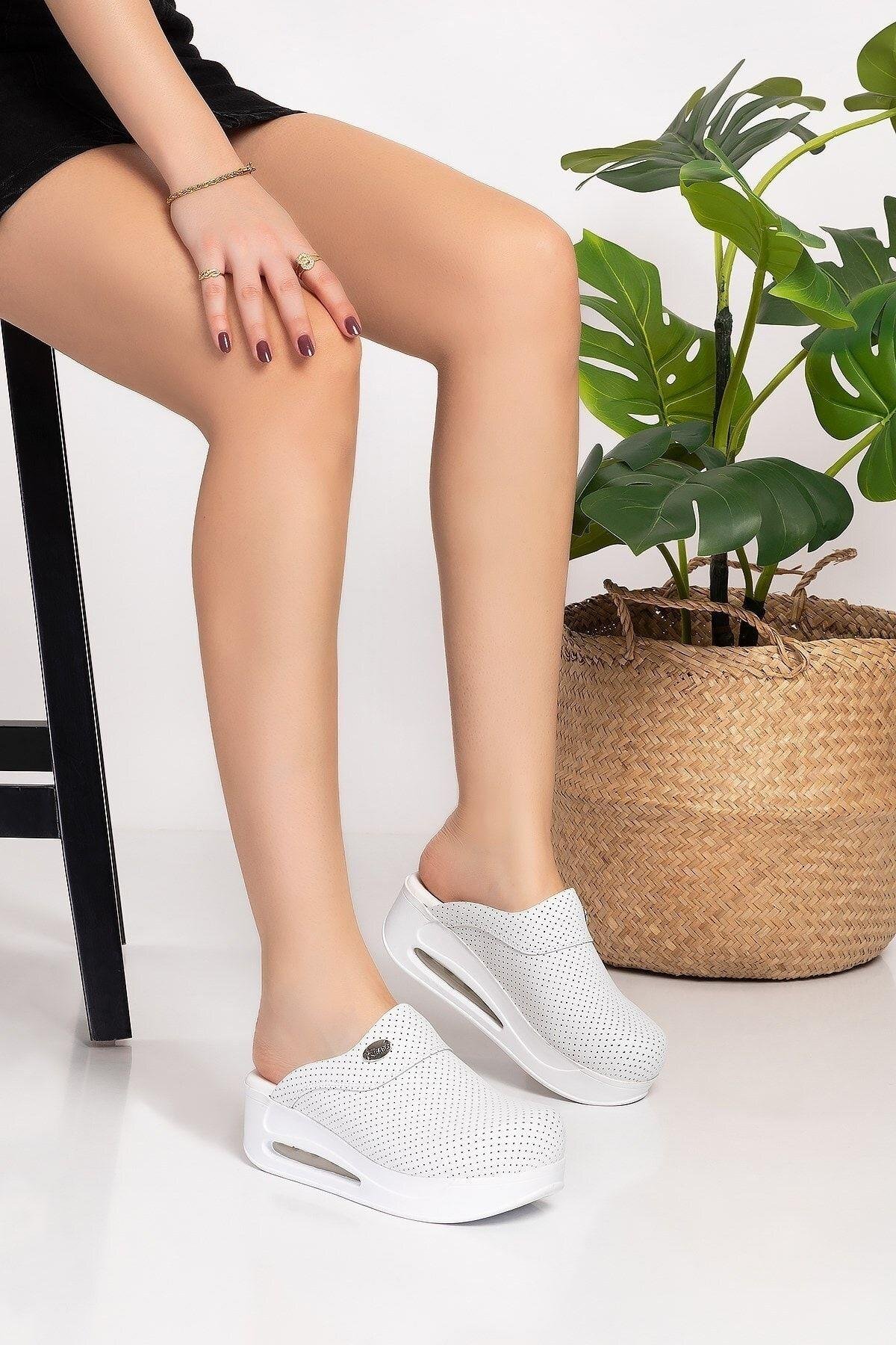 Kadın Beyaz Delikli Desenli Kapalı Balon Taban Sabo Aşçı Mutfak Doktor Hemşire Hastane Terliği-Nur Medikal Giyim