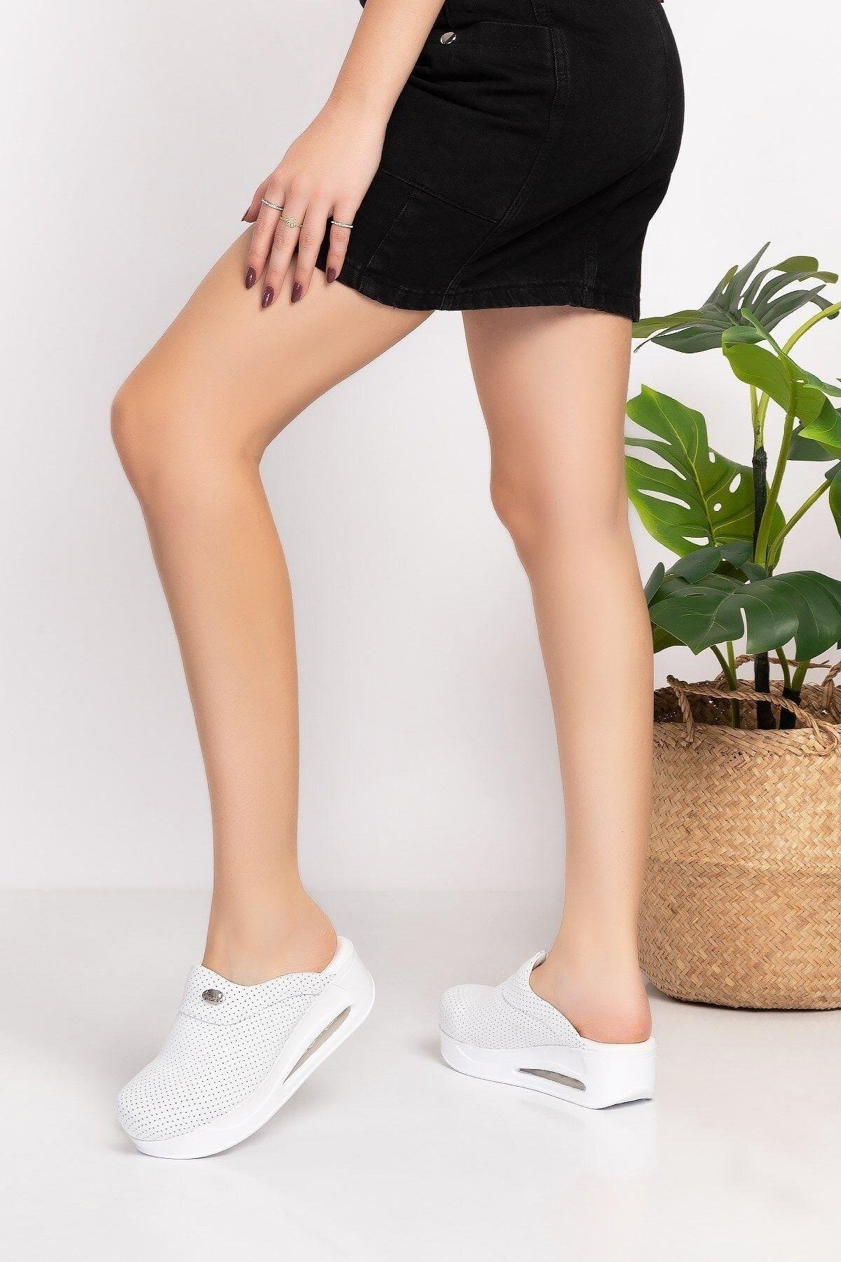 Kadın Beyaz Delikli Desenli Kapalı Balon Taban Sabo Aşçı Mutfak Doktor Hemşire Hastane Terliği-Nur Medikal Giyim