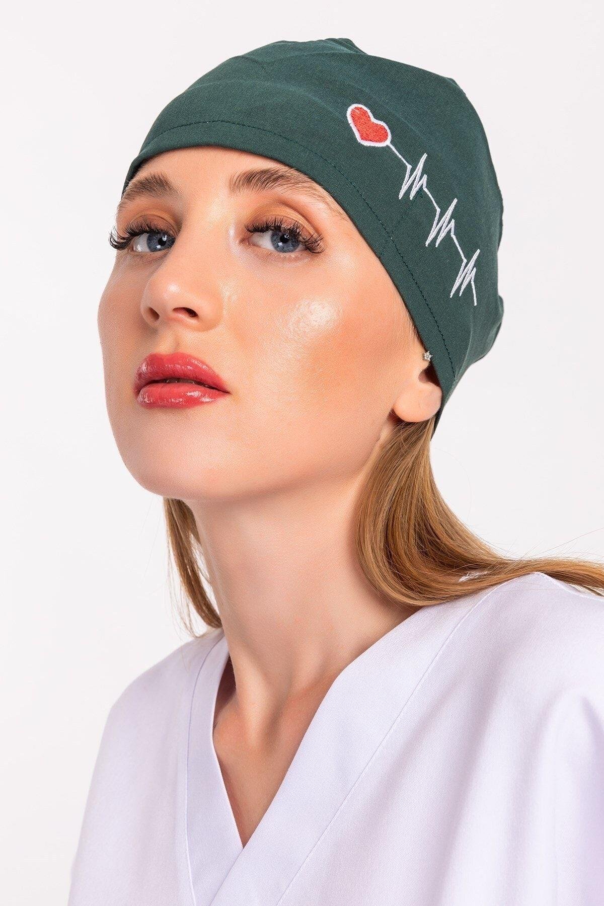 Kadın Ördek Başı Yeşili Kalp Ritim Işlemeli Cerrahi Bone-Nur Medikal Giyim