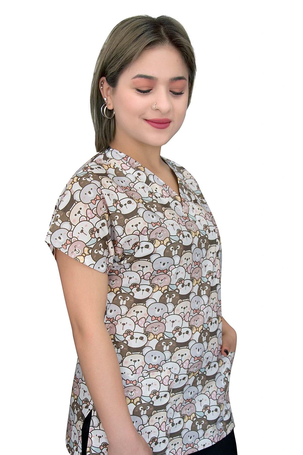 Kahverengi Ayıcık Desenli Pamuklu Master Likra Doktor Hemşire Tek Üst Forma-Nur Medikal Giyim