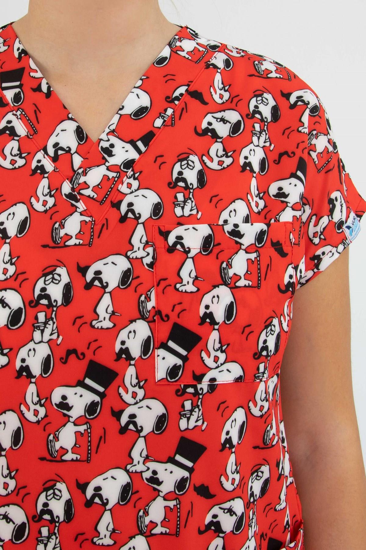 Kırmızı Snopy Desenli Likralı Doktor Hemşire Hastane Cerrahi Tek Üst Forma-Nur Medikal Giyim