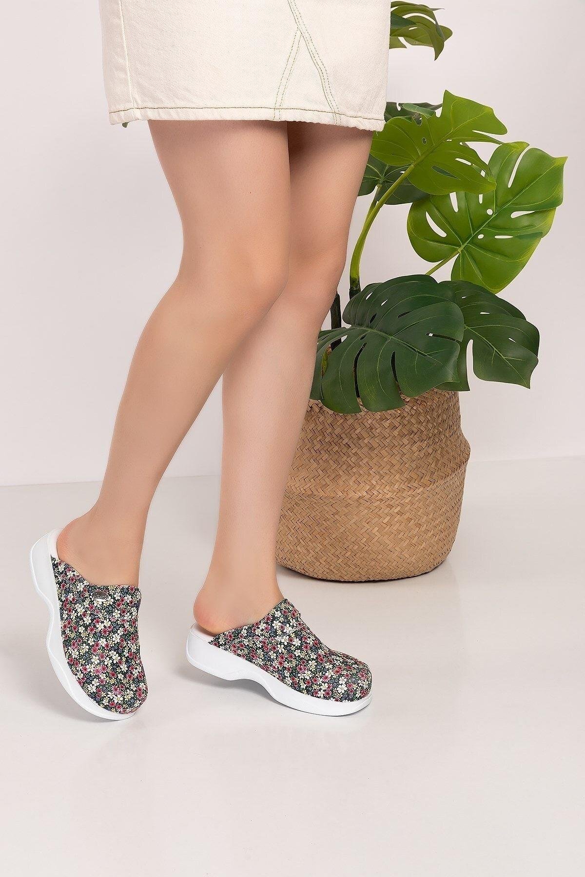 Küçük Pembe Çiçekler Desenli Klasik Model Erkek Ortopedik Sabo Terlik 259-Nur Ortopedi